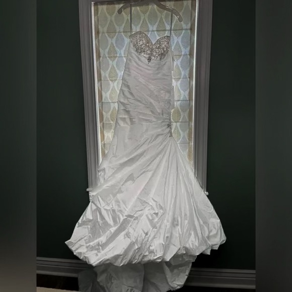 Brand new David’s bridal wedding dress sz8